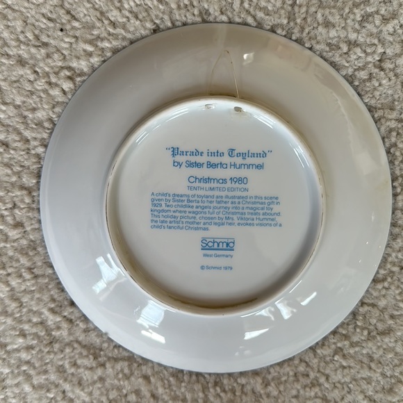 Vintage Hummel 1980 Christmas Collector Plate "Parade Into Toyland" - Picture 3 of 5